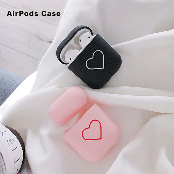 Airpodsケース カバー Airpods ハート かわいい シンプル Airpods用 充電穴 装着したまま充電可能 Tpu素材 着脱簡単 ピンク ブラック 装着 アップル イヤホン Apple アクセサリー 衝撃吸収 Aqua Co Ltd